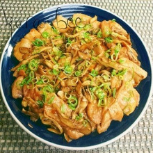 食欲の秋にご飯が進む♡スタミナ!バタポンきのこトンテキ