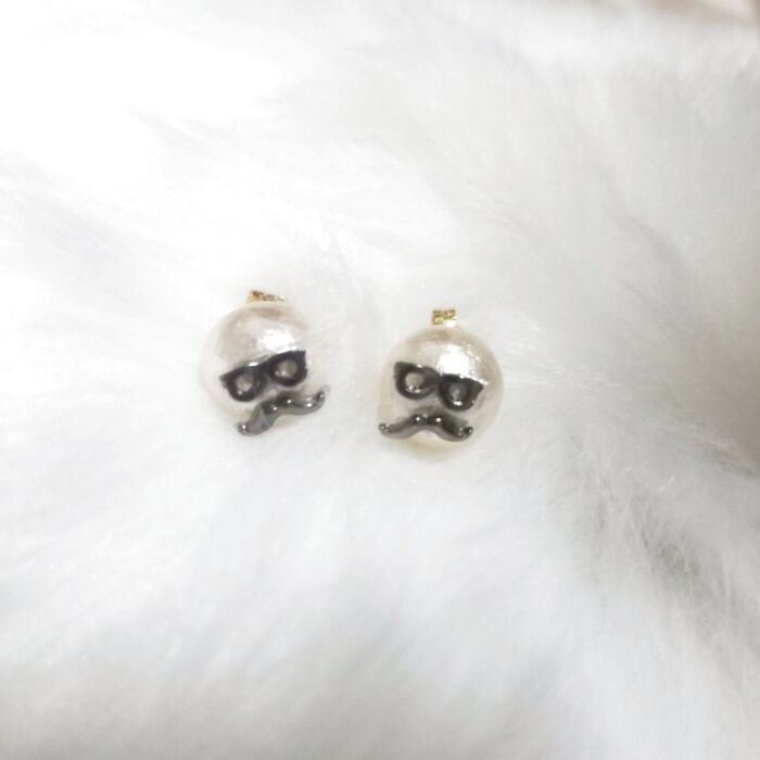 100均の3Dネイルシールを貼るだけ!オリジナルピアスをDIY