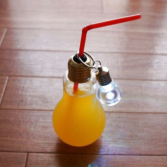 光る電球キーホルダーでアレンジも