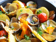 スペインバル♥あさりとじゃがいものワイン蒸し炒め【*野菜のおつまみ *フライパン *簡単】