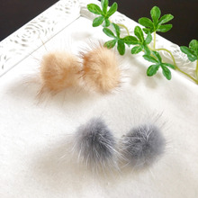 切って塗って貼るだけ‼︎秋冬オシャレを楽しめるフワフワアクセサリー