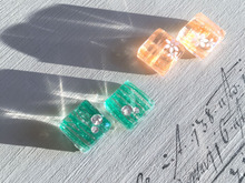 レジンの中身は刺繍糸ピアス‼︎