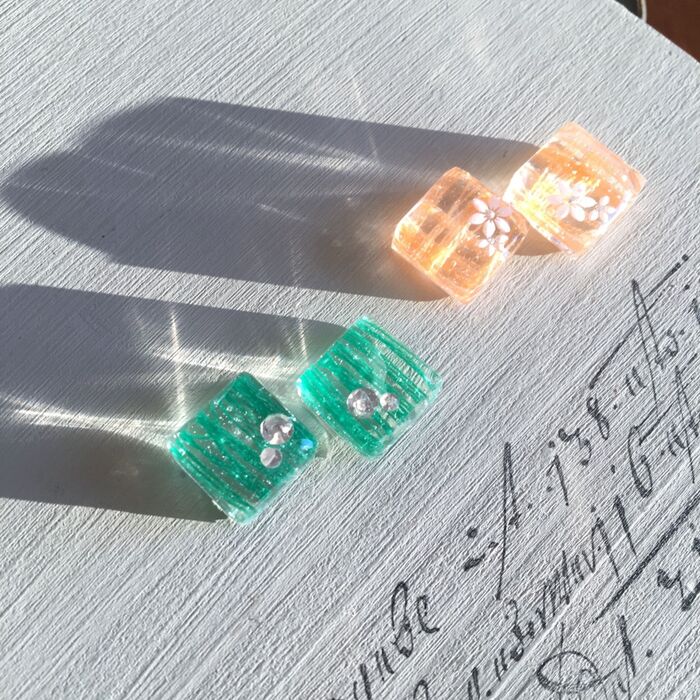 レジンの中身は刺繍糸ピアス‼︎