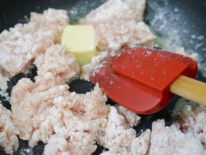 ひき肉を炒める