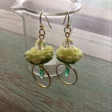 フェルトのお花のピアス