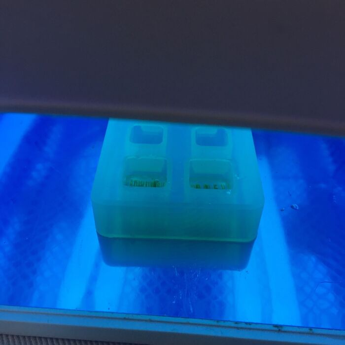 UVライトで固める