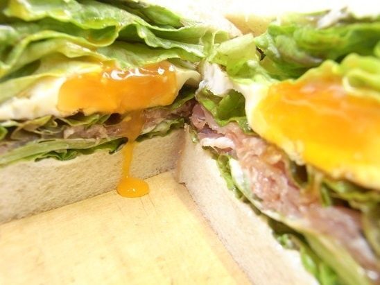 卵とろり～ん♪ 簡単なのに豪華に見える♡ うまうま サンドイッチ