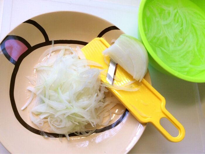 玉ねぎをスライスします♪