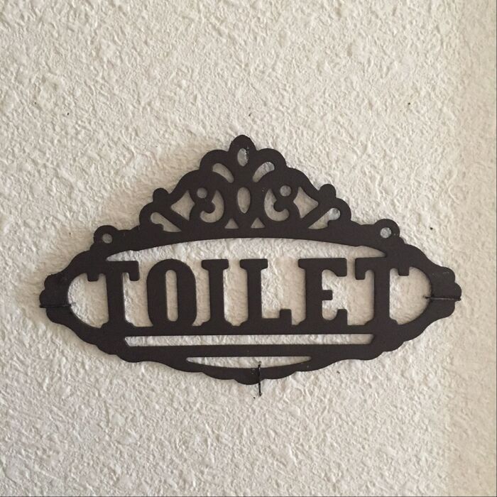 ついでにトイレの前にマークも付けてみました。