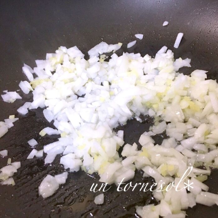 ③玉ねぎが透明になるぐらいに炒めて!
