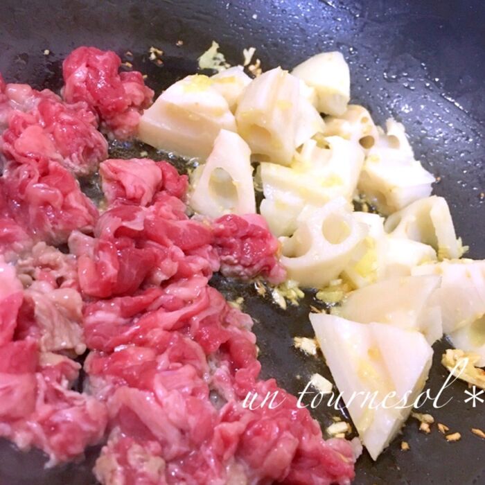 ③具材を炒め、水分がある状態で♦を入れて!