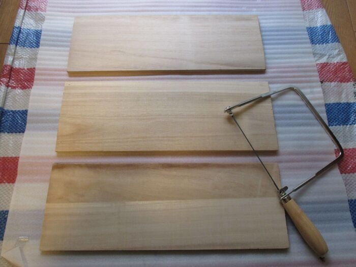 ②木板を３枚とも４２センチに切る。