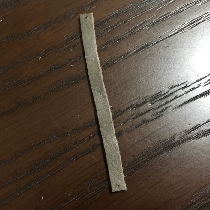 レザーにCカンを通す穴を開ける