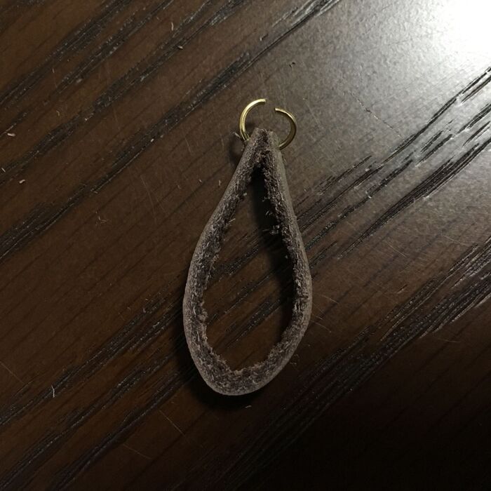 レザーにCカンを取り付ける