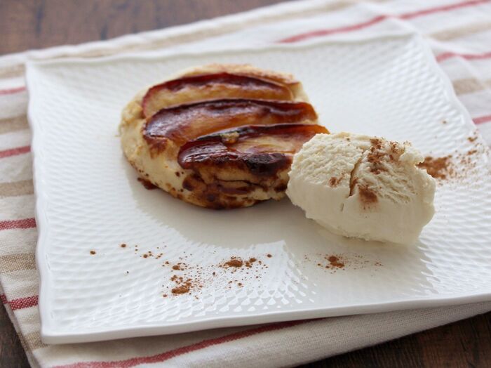 りんごの米粉パンケーキとソイアイス