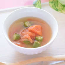 電子レンジで『トマトとオクラのスープ』♡晩ごはんの一汁をレンチンで♪