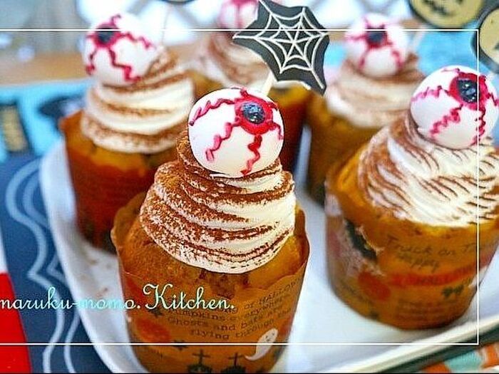 ハロウィンシリーズ*カボチャとアンコのホイップカップケーキ♪目ん玉添え