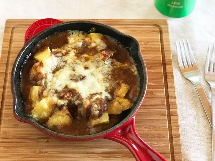 おやつにもつまみにもなる! じゃがいものチーズカレーグラタン