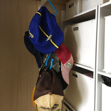 100均S字フックでキャップの収納