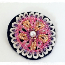 セリアのクラフトパーツで簡単♡素敵なビーズ刺繍ブローチ