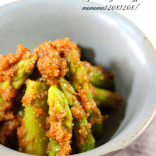 レンジで簡単・アスパラガスのごま味噌和え。