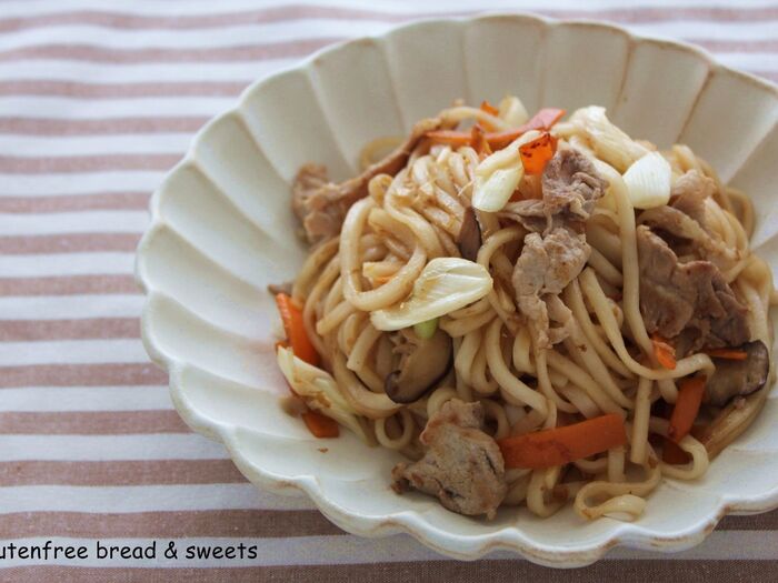 グルテンフリーの米粉うどんで焼きうどん