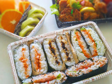 突然のピクニックに!冷蔵庫にあるもので♡おにぎらず弁当