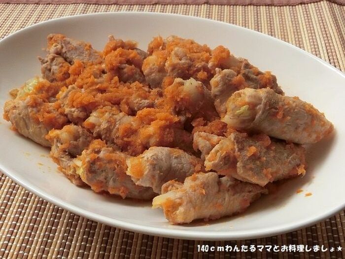 簡単★白菜豚肉巻きの人参こぶおろし炒め