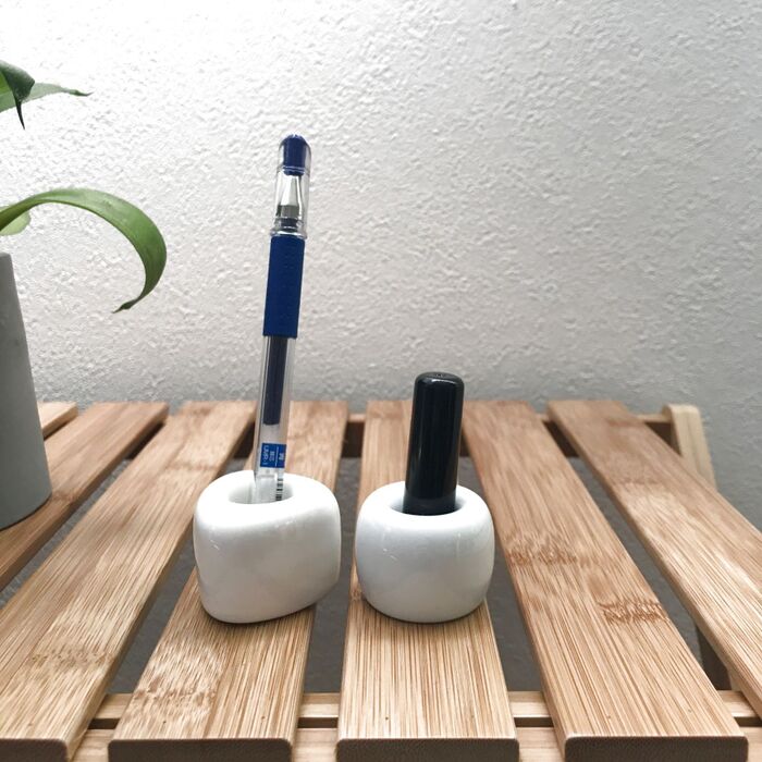 連絡帳のサインもすぐできる!ボールペンと印かん収納。