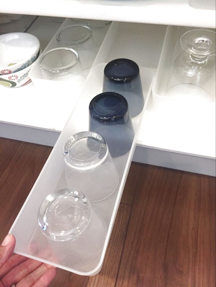 奥行のある食器棚をごちゃつかせずに最大限活用するには