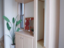 【玄関収納】差し込みダボと棚板があれば収納量が増やせる