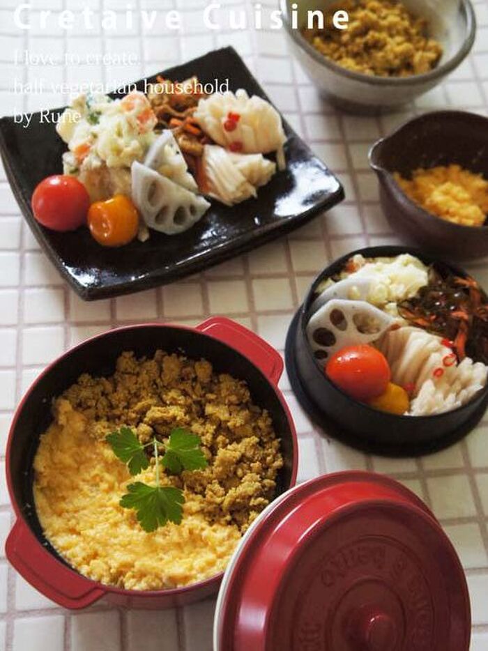 柔らか塩麹胸肉カレー&卵の2色そぼろ
