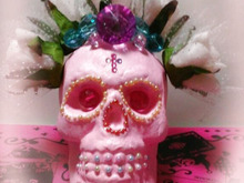 発泡スチロール製骸骨で“コワ可愛”シュガースカル