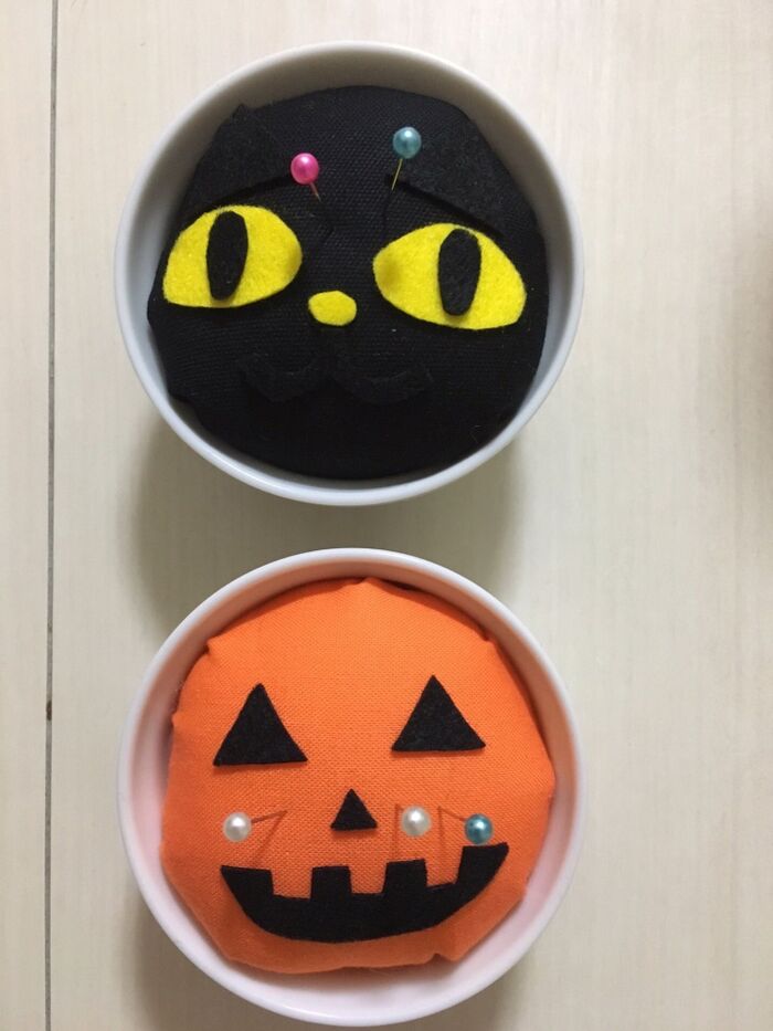 【ハロウィン小物】ココット皿でかぼちゃのおばけ&黒猫のピンクッション！