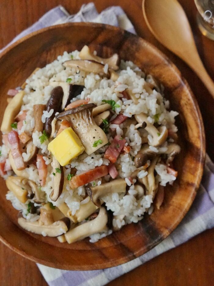 きのこの旨味がたっぷり! ガリバタきのこの混ぜご飯