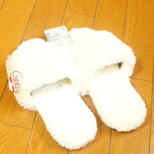 ダイソーのふわっふわのフェイクファースリッパ