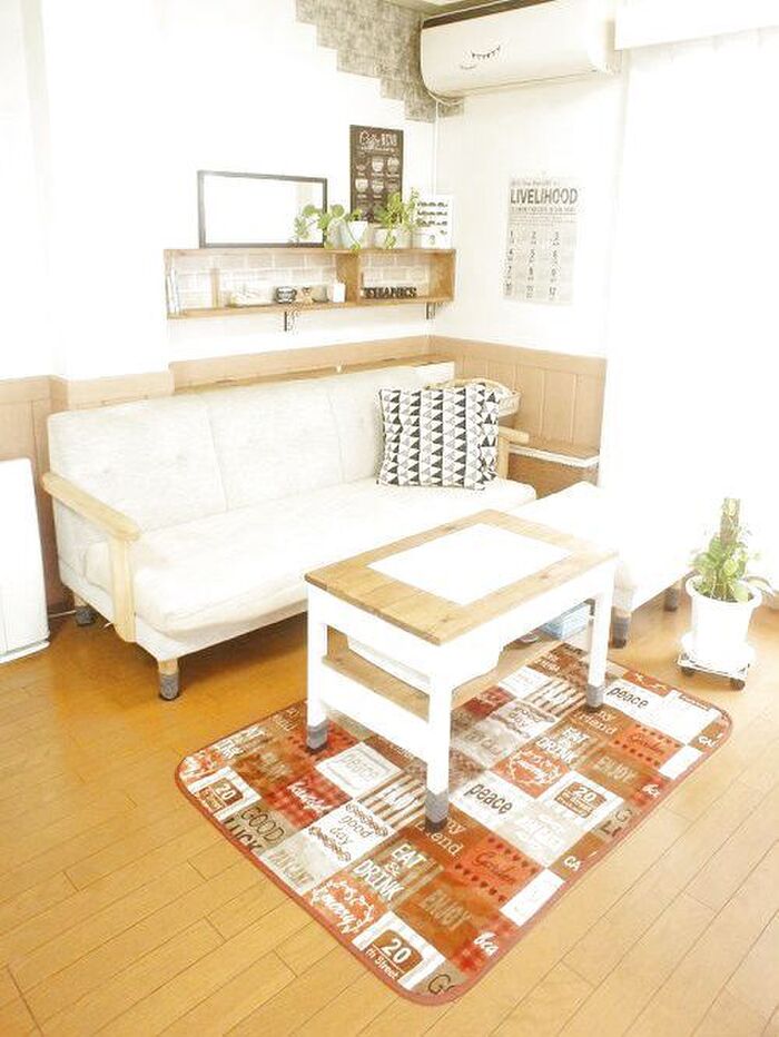 リビングを広く見せるために置きたくなかったラグを・・・