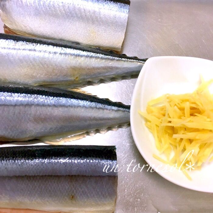 ①塩を振って、魚臭さをとり除いて!