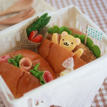 簡単過ぎ!?挟むだけで可愛い♡ひょっこりクマちゃんコロッケパン♪