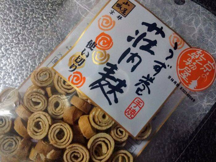 ②うず巻き麩を水でもどす