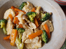 鶏むね肉でもしっとりつるん!鶏むね肉とブロッコリーの中華炒め