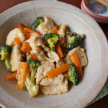 鶏むね肉でもしっとりつるん!鶏むね肉とブロッコリーの中華炒め