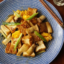 お肉なしでも大満足!エリンギと厚揚げのオイスターソース炒め