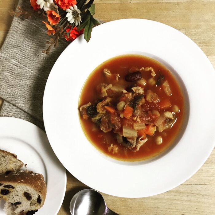 簡単!具沢山でパンにもごはんにも合う♪豚こまと白菜とお豆のミネストローネ