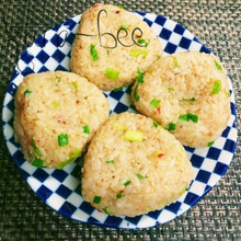 お弁当や朝食に♡簡単!焼豚チャーハン風おにぎり