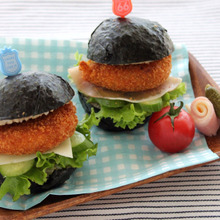 おにぎりでコロッケハンバーガー