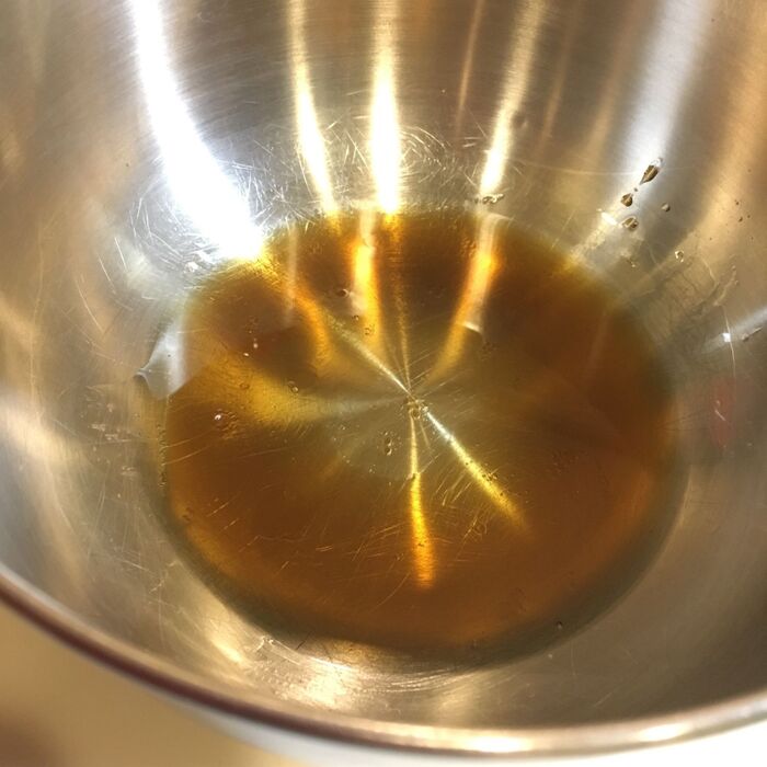 ②ナンプラーとゴマ油で味付け