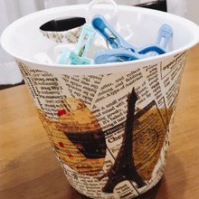 簡単プラ花器で洗濯ピンチ入れ♬