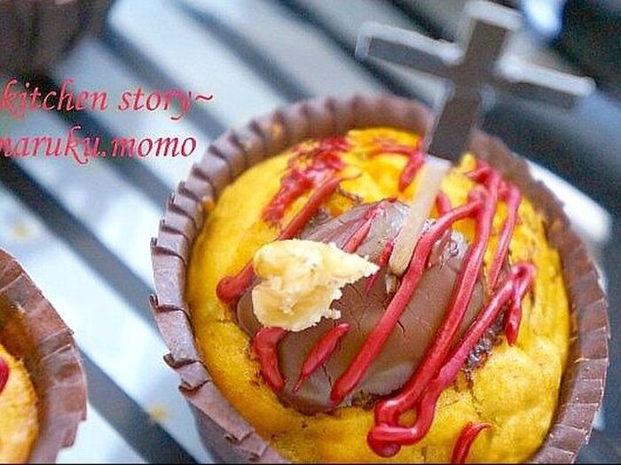 2.デコペンとピックで飾る。