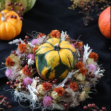 ハロウィンからXmasまで!ドライフラワーと木の実の手作りリース